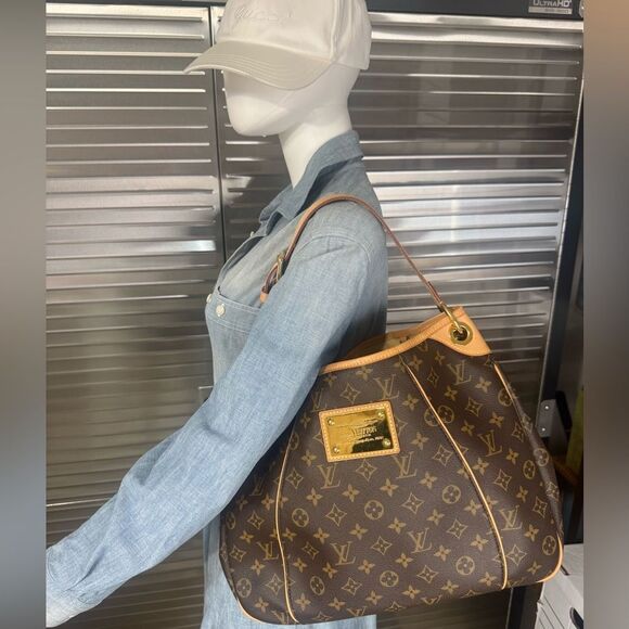 Louis Vuitton Monogram Galliera PM Shoulder Bag - Picture 2 of 16